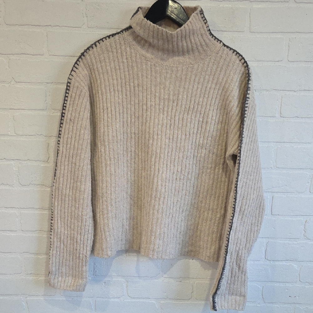 Line Ribbed Turtleneck Sweater